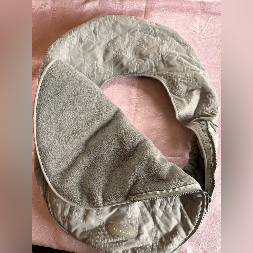 JJ COLE car seat cover (GREY w/ DESIGNS)